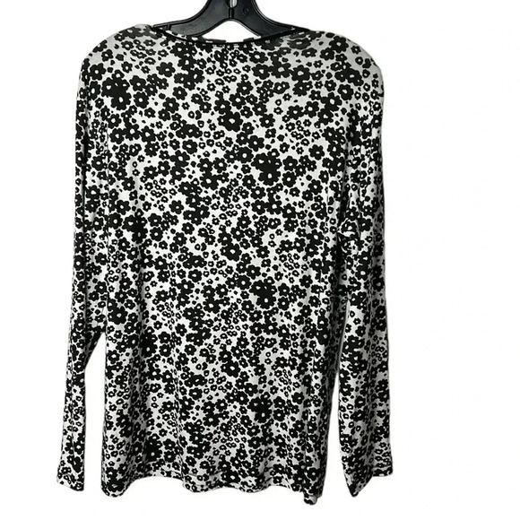 NWT  Olsen Europe XL ,100 cotton ,long sleeve , ditzy floral top. Scoop neckline - Picture 2 of 10